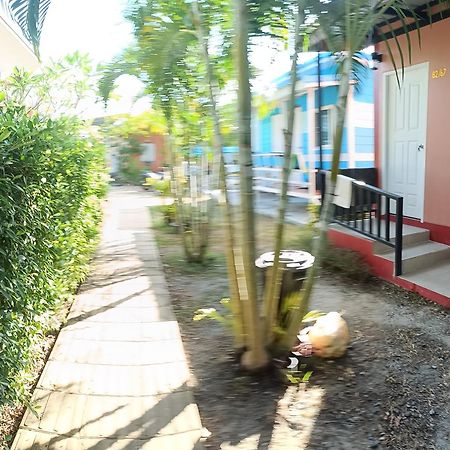 Chill Land House Hotel Bang Tao Beach  Exterior foto